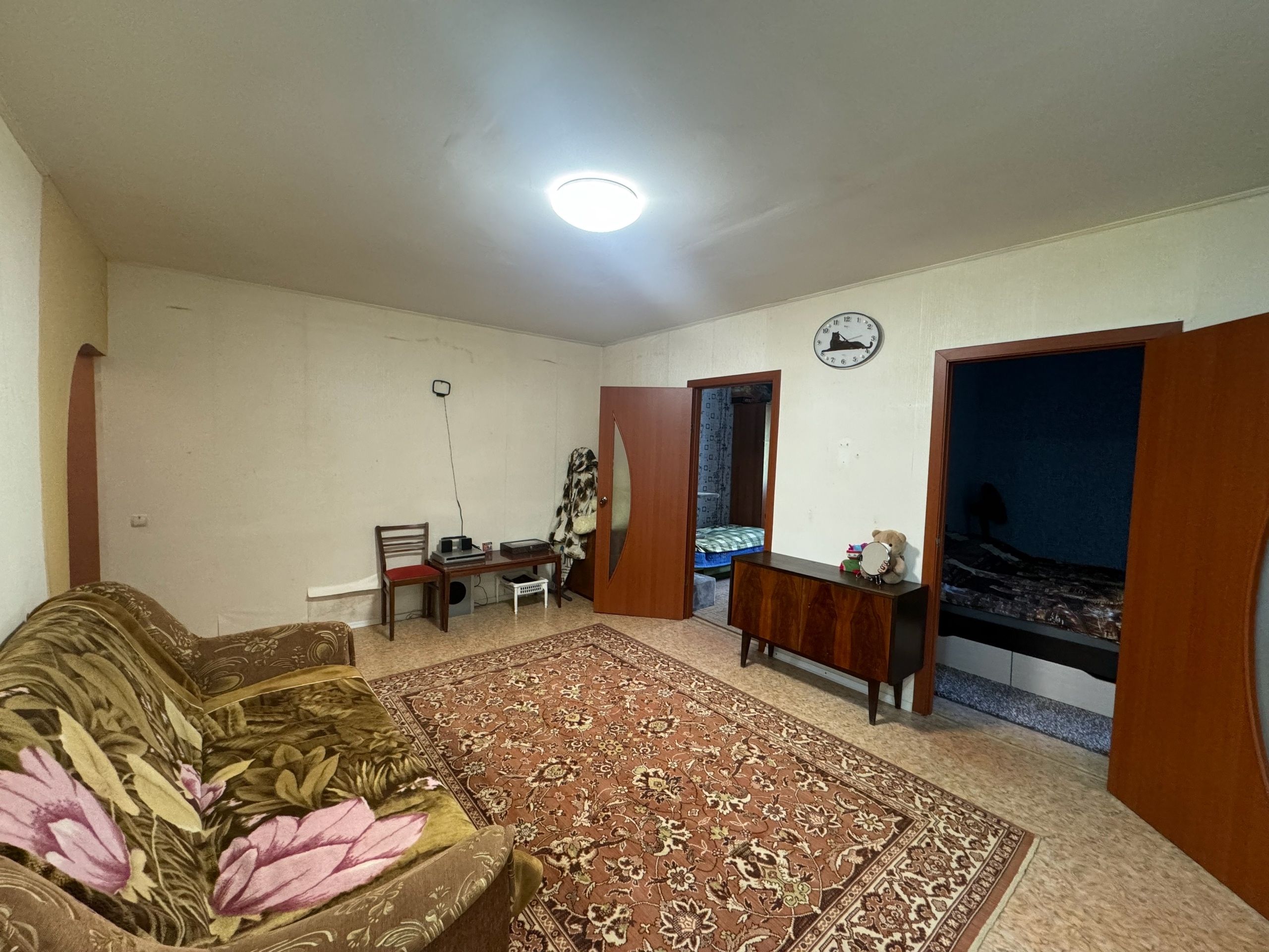 🔑ПРОДАМ 3-Х КОМНАТНУЮ КВАРТИРУ🔑 📍Расположение: г. Стаханов, ул.Свердлова д. 2Б(центр города) Этаж - 1 Полный пакет документов ( готова к сделке ) ОПИСАНИЕ: ️♦Продаётся трехкомнатная квартира в г. Стаханов ♦Общая площадь 51 кв ️♦Коммуникации в рабочем состоянии: электроэнергия, водоснабжение,газ ♦В квартире ус...