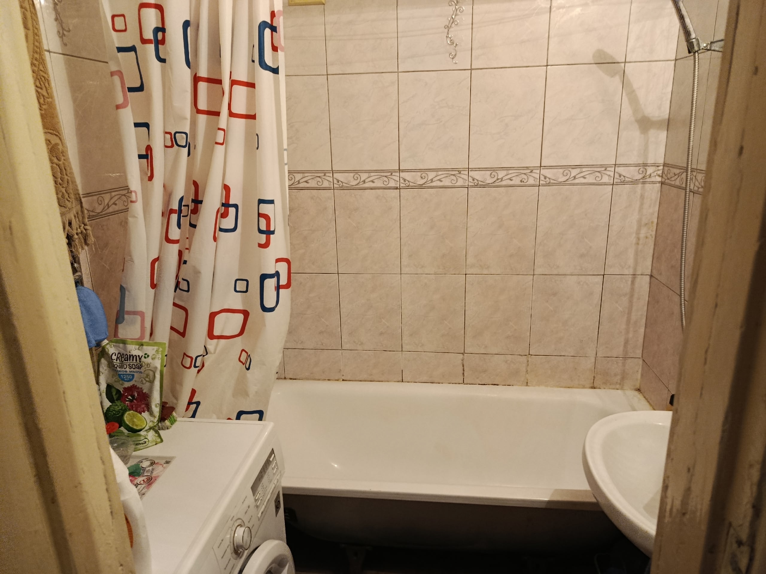 🏠 ПРОДАЕТСЯ 3-КОМНАТНАЯ КВАРТИРА В ЦЕНТРЕ ПЕРЕВАЛЬСКА 📍 Расположение ул. Перова — самый центр города! Рядом всё необходимое: школа, поликлиника, магазины, остановки. Идеально для семьи с детьми! 🔍 О квартире Общая площадь: 3 комнаты (просторные, светлые). Этаж: 1/5 (удобно заходить, невысоко). Ремонт: Совреме...